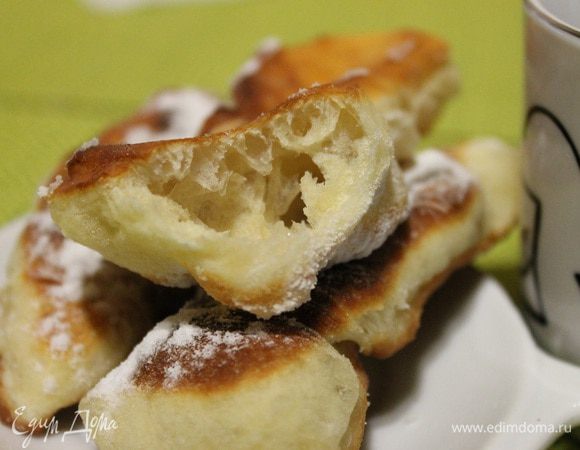 Сверху посыпаем сахарной пудрой или поливаем медом. И чай без сахара. Приятного аппетита!