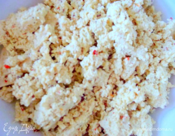 Сыр измельчить.