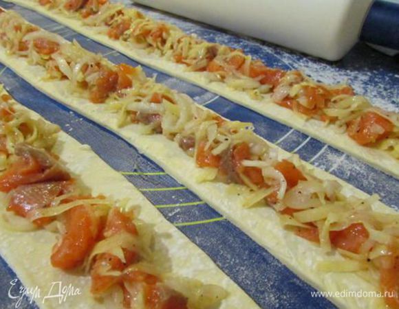 Аккуратно выложить начинку. 