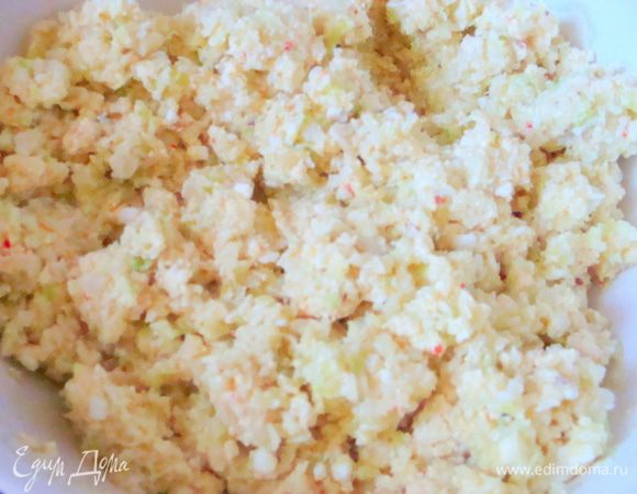 И смешать с капустой. Начинка готова.