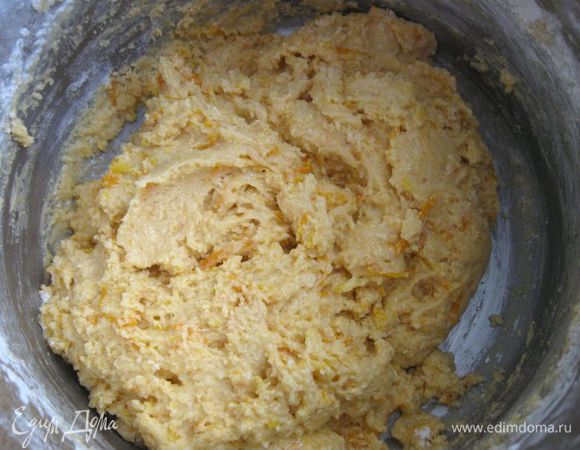 Всыпать муку, постепенно, очень осторожно. Перемешать.