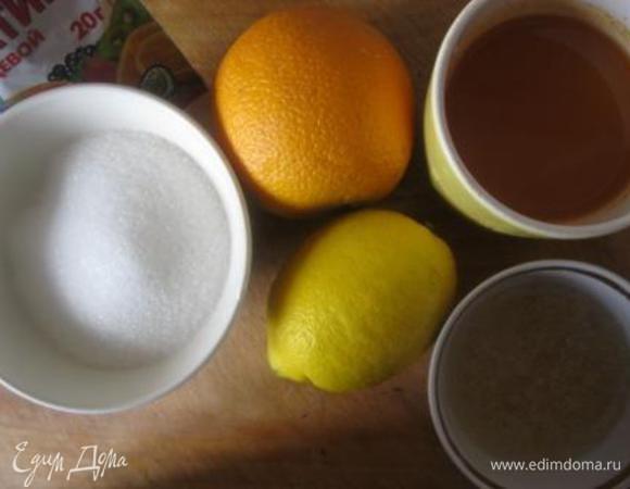 Желатин замочить в холодной, кипяченой воде, на время, указанное на упаковке.
С апельсина и половины лимона снять цедру.
И выжать соки.