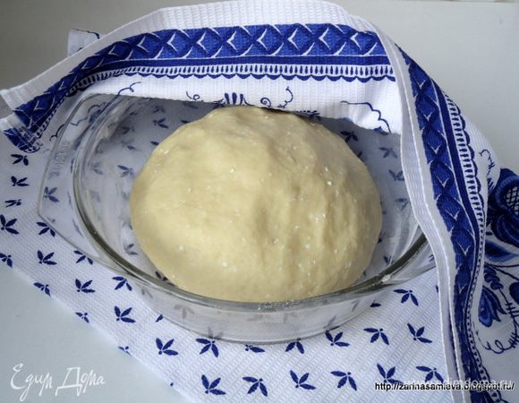 Накрыть тесто полотенцем и оставить на 10 минут отдохнуть.