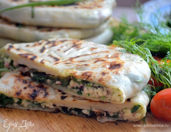 Подавать немедленно с пылу, с жару со сметаной или свежим несладким йогуртом)))