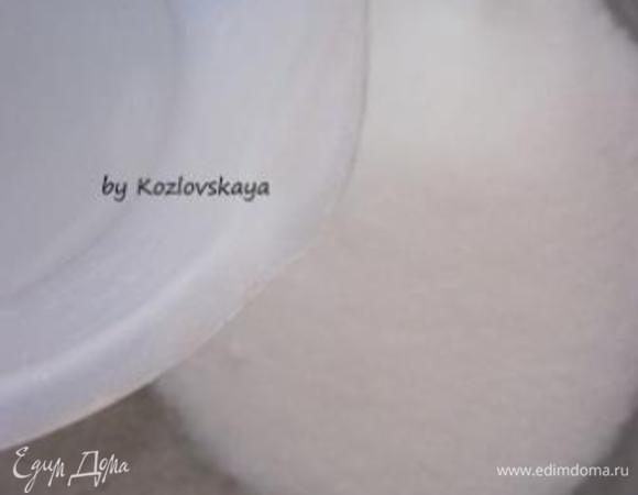 400 г сахара растворить в воде, вскипятить.