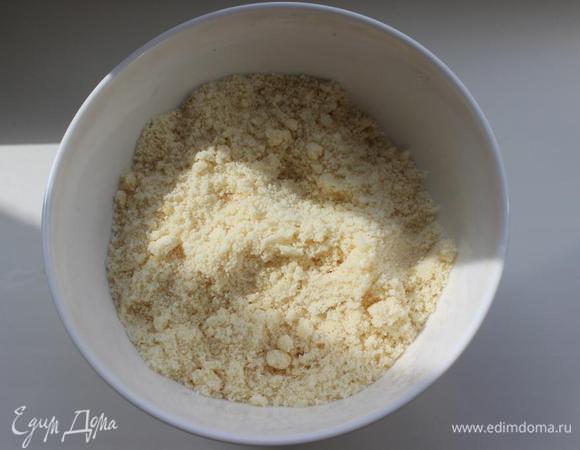 Получается вот такая сладкая и ароматная крошка.