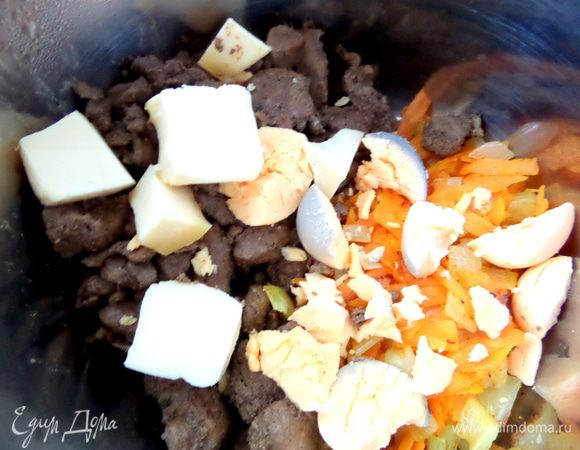 И плавленный сливочный сыр. Можно и мягкий из коробочек..., будет только нежнее!