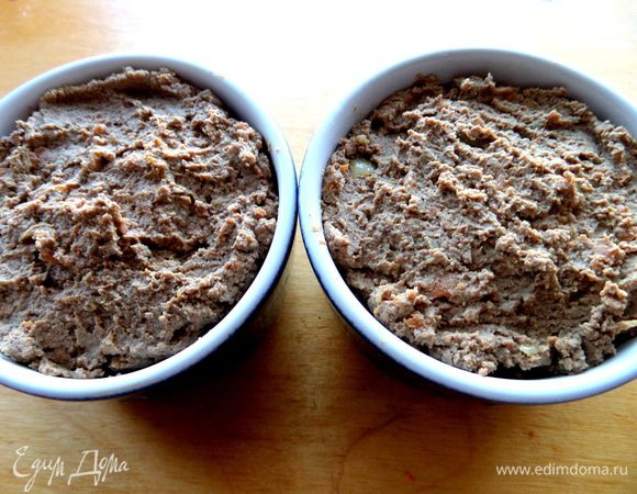 Раскладываем по формочкам керамическим или другим. Затягиваем плёнкой и отправляем в холодильник.