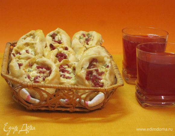 Выпекать 25-30 минут при 180 С. Дать слегка остыть под полотенцем. Подавать как в теплом, так и в холодном виде.