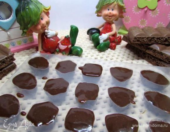 Залить в силиконовые формочки и поставить в холодильник застывать.