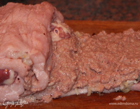 И выкладываем следом печеночный фарш.