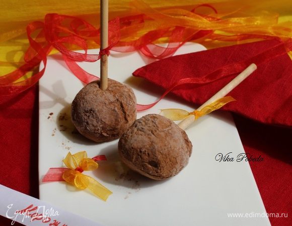 Прекрасный сюрприз деткам (если готовили без алкоголя) и не только готов!!!
Если готовили без алкоголя лучше все-таки будет до подачи подержать его минут 5 при комнатной температуре.  