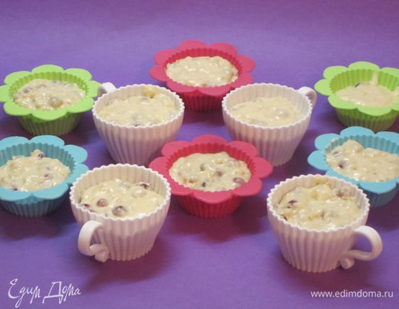 Выложить тесто в формочки на 2/3 объема. Выпекать 20 минут при 180 С.