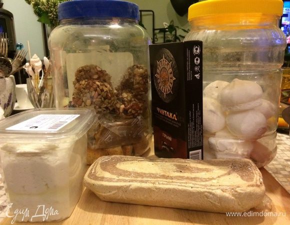 Рецепт : все смешать, лучше по порядку и не блендером, а большой вилкой или ложкой, чтобы попадались хрусткие кусочки меренги (безе) и орешков. Та-дааам:) 