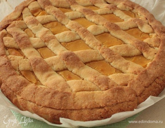 Выпекать 40-45 минут при температуре 180 градусов. Готовый пирог оставить в приоткрытой духовке на 10 минут, а затем достать из духовки и полностью остудить. Приятного вам чаепития!