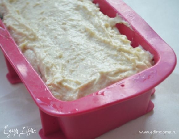 Выливаем вторую часть теста, разравниваем, выпекаем 30 минут при 200 гр.