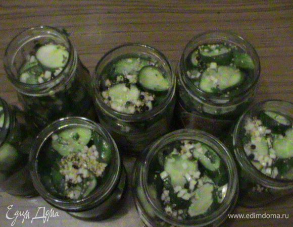 Разложить в  банки,стерилизовать 20 мин. Закатать и укутать.
Выход примерно 6 литровых банок.