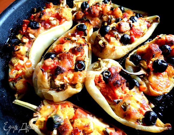 Запекаем полчаса при 180*. Это кому нравится поджаренная начинка и перцы,а вообще все продукты готовые и можно только разогреть! Это для особо голодных)))