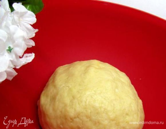 И при помощи миксера (с насадкой для теста) вымесить гладкое тесто. Миску с тестом поставить в теплое место на 1 час до увеличения его объёма вдвое. 