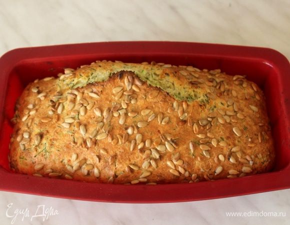 Выпекать в предварительно разогретой духовке при Т 180 градусов 1 час (+-15 минут, готовность проверять при помощи деревянной шпажки). 