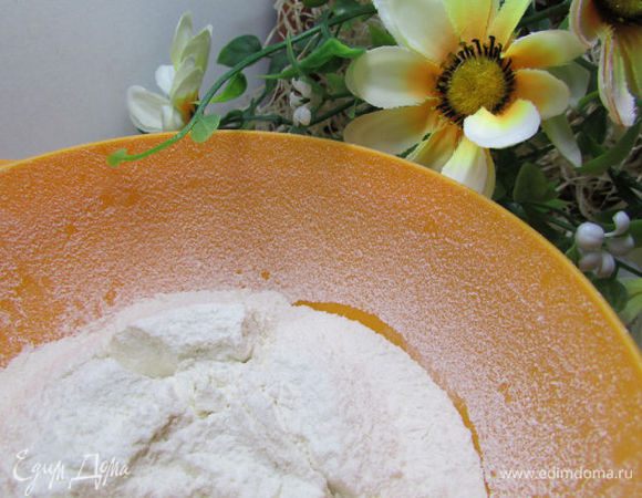 Просеять муку. 