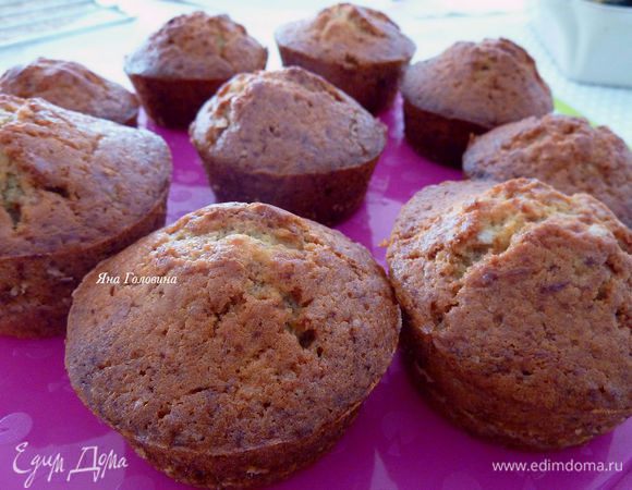 Запекать до чистой палочки минут 30 - 40 . 

Остудить кексы на сетке . 
