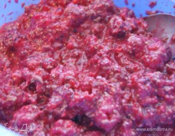 Соединить все ингредиенты для малиновой начинки.