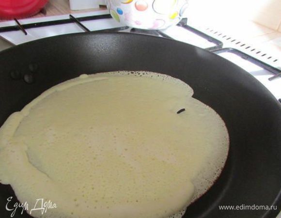 Жарить на раскаленной сковороде, с двух сторон. Я каждый готовый блинчик смазываю сливочным маслом (размягчённым), но это по желанию.