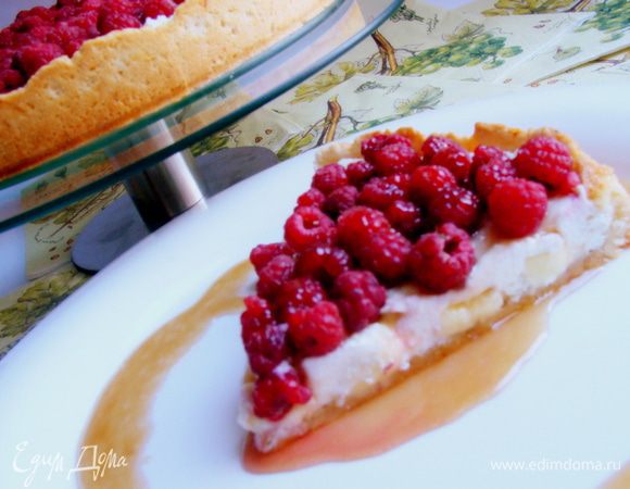 Каждый кусочек полить обильно сверху ТЕПЛЫМ карамельным соусом.