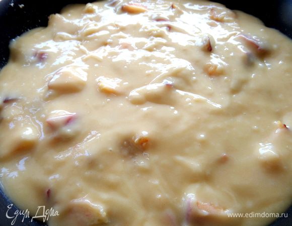 Помогаем распределиться равномерно лопаточкой.