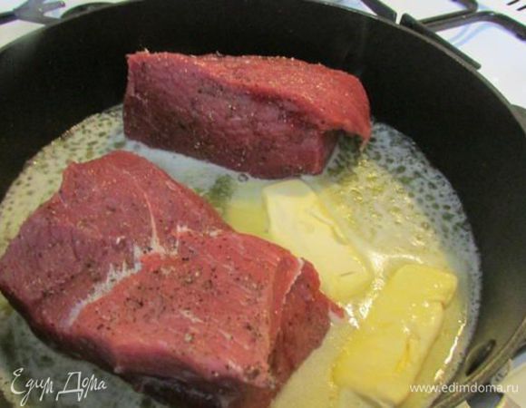 Затем обжарить на сливочном масле (25 г) до образования румяной корочки, постоянно переворачивая.