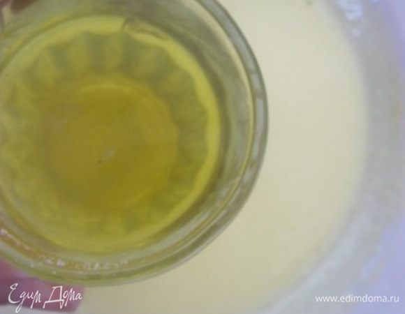 Добавить мятный сироп. Перемешать.
http://www.edimdoma.ru/retsepty/67971-myatnyy-sirop-bystryy-variant