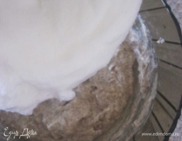 Добавить белки. Все хорошо перемешать.