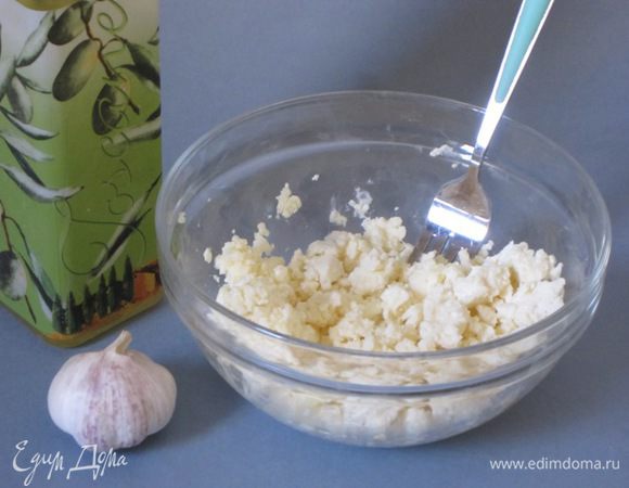 Влить 1 столовую ложку растительного масла.