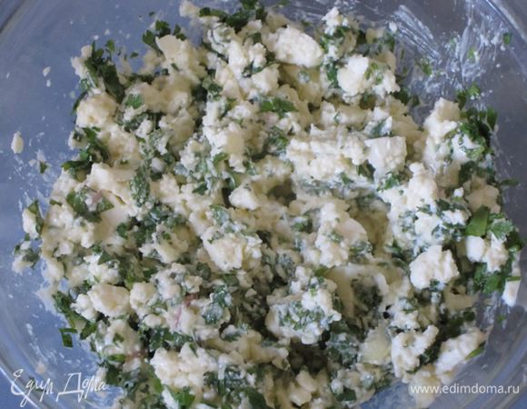 И мелко нарезанную зелень кинзы. Перемешать.