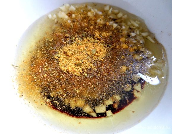 Ложечку овощных приправ добавим (горчица,чили,сладкая паприка,куркума). Всё перемешать.