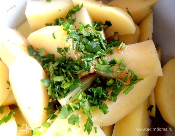 Петрушку сверху насыпать рубленую.