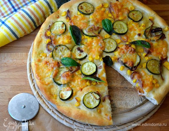 Эта пицца получается...просто по-летнему легкой! Попробуйте и Вы...