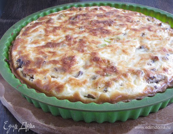 Выпекать пирог при 160 град. 40 минут до зарумянивания.