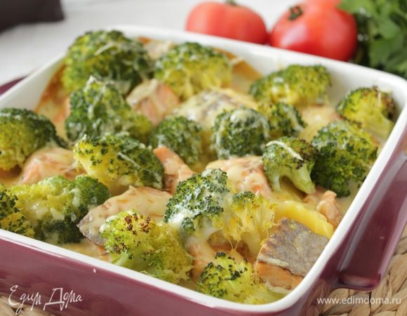 Запекаем в духовом шкафу при 200°С около 20–25 минут. За 5 минут до готовности посыпать тертым сыром.