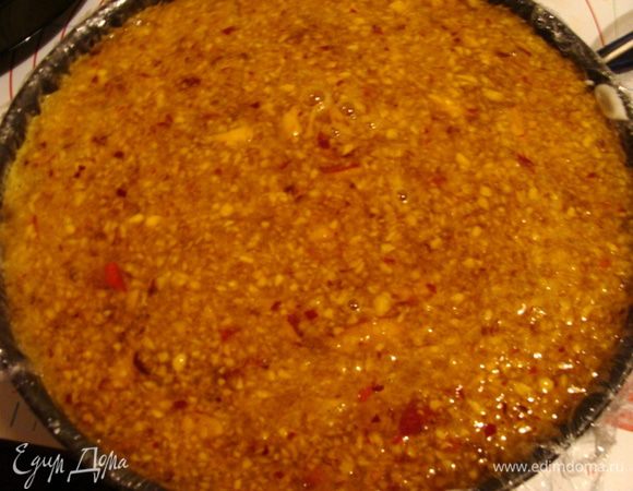 Добавить цедру одного апельсина и желатиновую массу. ЕЕ приготовить заранее и остудить. Приготовить так же как в первом случае, только добавив сахарный песок. Когда желатиновая масса уже остыла, для яркости, я добавила капельку лимонного красителя.
 Смешать нектарины и желатиновую массу и вылить на застывший сливочный слой. 
 Убрать в холодильник до полного застывания. 