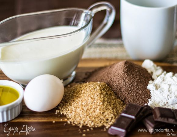 Если готовите для себя, можно добавить чайную ложку растворимого кофе. А шоколад возьмите тёмный.