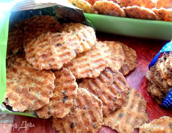 Насыпаем в пакет из-под чипсов (по желанию) и отправляем на пикник или просто на перекус в дороге)))