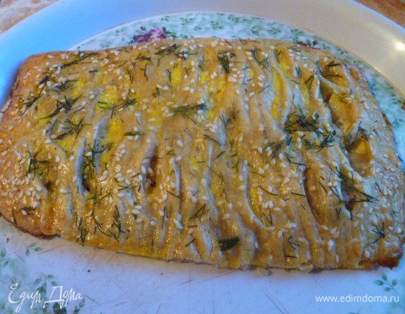 А здесь слоечка посыпанная сверху укропом. Очень красиво.
