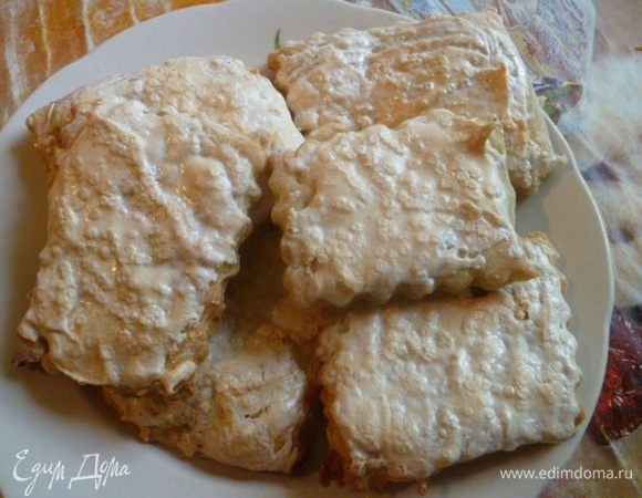 А это печенье, сверху покрытое толстым слоем сырого безе...