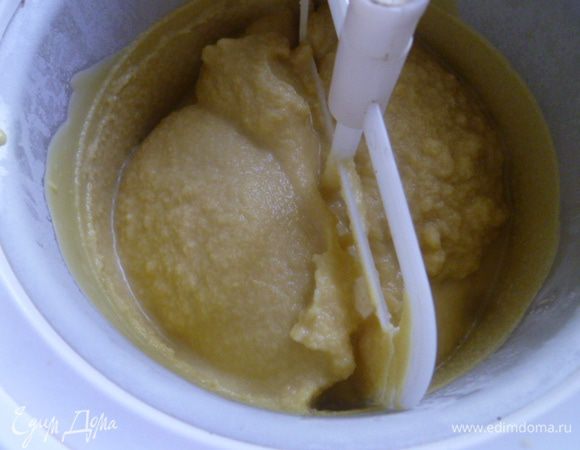 Вот получилось мороженое. Оно плохо в этот раз застыло. Меня обманули и продали сепараторное молоко...
К тому же из-за дикой жары в доме +28...