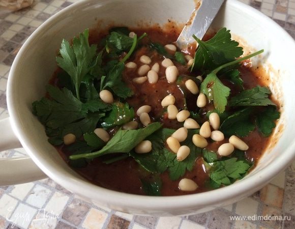 Даже просто с зеленью и кедровыми орехами...