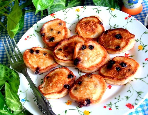 Сразу подаём, поставив рядом сгущёнку или сметану!!!