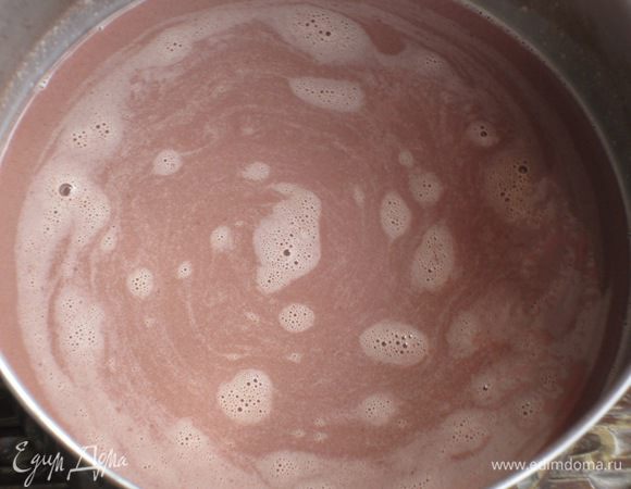 Влить растопленный шоколад,хорошо перемешать.