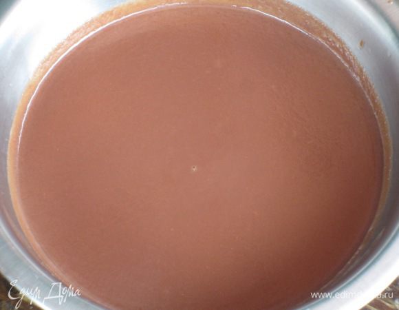 Перелить в контейнер.Oстудить,время от времени перемешивая,чтобы на поверхности не образовывалась плёнка.